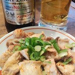 Hiroshima Marugoto Sakaba Hiroshimano Kaze - 夕方５時からは、ビールに合うつまみ類もあるのですが、今は昼なので・・・ 「広島名物ホルモン揚げ＠６８０円（税別）」を注文。