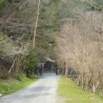 Miyamasou - 2011年4月訪問　この奥が「峰定寺」の登り口