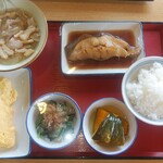 富山上袋食堂 - かれい煮・玉子焼き・ほうれん草・おひたし・南京煮・ご飯小・豚汁