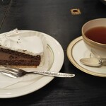 お食事処 多七 - チョコモカケーキ、ダージリン。