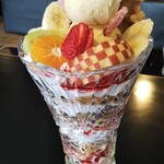 喫茶 あじさい - 雪だるまジャンボパフェ。