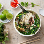 越南河内名产牛肉葱花米粉