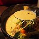 イエロー - チキン野菜カリー（スープ）