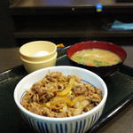 なか卯 - 料理写真:和風牛丼、とん汁、卵