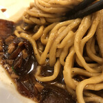らぁ麺やまぐち - 玉ねぎ、ニンニクと似たタレが旨いです。
