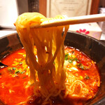 ビストロ 翔良 - 激辛！レッドラーメン麺リフト