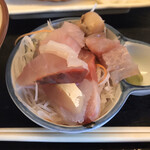 魚鐵 - 定食に付いている刺身