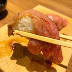 焼肉 ジャンボ - 和牛のにぎり 一貫 580円