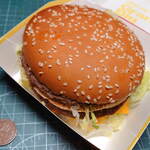 マクドナルド - 料理写真:...期間限定「グランドビッグマック®（540円）」、普通のビッグマックの1.3倍らしい。。