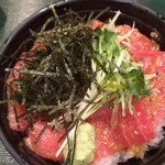 鮨処 祭 - 利休丼 づけまぐろに胡麻だれがかかってます