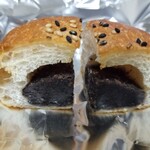 haluta bageri - ごま(あんぱん)　断面
