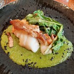 Café des Musées - 上品な旨味のカサゴはふっくら＆しっとり、皮目はパリッパリで苦味のきいたほうれん草のソースが合う！