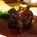 老虎菜 本店 - 鎮江黒醋のとろとろ角煮酢豚