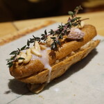 老虎菜 - ヘーゼルナッツクリームのエクレア