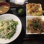 牡蠣屋うらら - ハーフ丼&ハーフ丼（980）