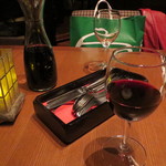 オーシャン カシータ - ワインとカトラリー。テーブルの雰囲気