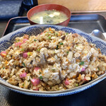 吉ひろ - やきめしには味噌汁が付いてきます