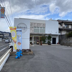 広島白十字 - 外観と駐車場