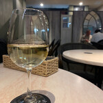 上野おフランス亭 - 白ワイン　グラス（￥580）　グラスワインも何種かございます