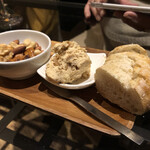 葡萄酒屋イータ - ナッツの盛り合わせ！でサーブされたやつ
