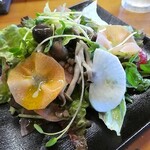 名前のないイタリア料理店 - 野菜たっぷりのサラダ