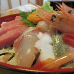 菊寿し - ランチ海鮮丼アップ