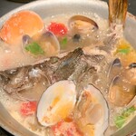 Baru Comodo - 丸ごと鮮魚のアクアパッツァ