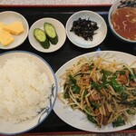 中華料理　みかみ - レバニラ炒め定食（800円）