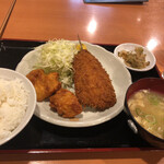 焼鳥日高　 - イワシフライと唐揚げ定食