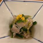 割烹 一楓 - お肉と青菜の出汁しゃぶ ほっとする一品。出汁が優しい。アツアツではない温かさがいい。