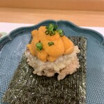 割烹 一楓 - かすご鯛の天ぷらと雲丹の手巻き寿司 甘い雲丹がたっぷり。これも定番。今回も満足。海苔がパリパリ。