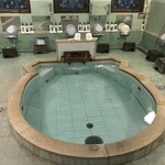 パールグルメイン竹正 - 真珠貝の形の温泉。ツルツルのアルカリ泉です。こんなところにアルカリ泉があるとは驚きました。