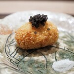 揚物　松葉蟹クリームコロッケ　キャビア　顔がっ！