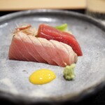 津の守坂 小柴 - 造り2　めじまぐろ　中トロ　赤身　山葵　芥子