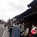 Nakaichi Honten - 列に並ぶミャ