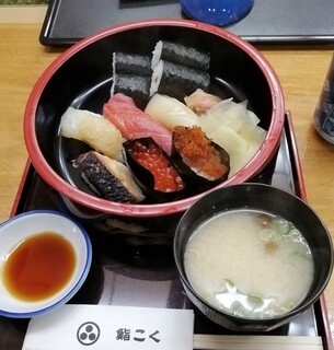 Sushikoku - こよなく量では十分な昼食です