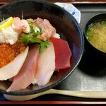 Hokkatsu Maguroya - ◆「よくばりリッチ丼」 (海の市店限定メニューです)