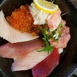 Hokkatsu Maguroya - ◆「よくばりリッチ丼」 (海の市店限定メニューです)