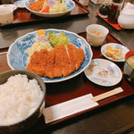 Ｄｉｎｉｎｇ 花 - 