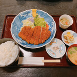 Ｄｉｎｉｎｇ 花 - 