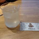 ポポラマーマ - お冷とおしぼり。