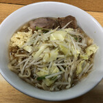 ラーメン二郎 - ラーメン 780円　麺半分・ヤサイ少な目にんにくで