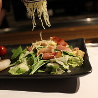 TEPPAN YARO - ○彩りシーザーサラダ
                      チーズかけかけ　ゴーダチーズで旨さアップ