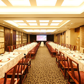 大宴会場は最大100名様までご利用いただけます。