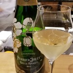 馳走 啐啄一十  - お酒①ペリエ・ジュエ・ベル・エポック2011(シャンパーニュ、フランス)
      葡萄品種:シャルドネ 50%、ピノ・ノワール 45%、ピノ・ムニエ 5%
      ふひとが乾杯用にご用意しました。