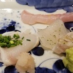 馳走 啐啄一十  - (08)炭火炙り虎河豚(福岡県産、5日寝かせ)
      (09)鮃(静岡県駿河湾産、3日寝かせ)
      (10)炭火炙り鮃の縁側(静岡県駿河湾産、3日寝かせ)
      (11)炭火炙り白甘鯛(愛媛県八幡浜産、3日寝かせ)