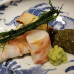 馳走 啐啄一十  - (21)茹で車海老(愛媛県産)
      (22)煮黒鮑(愛媛県産、90℃で6時間煮たもの)、青海苔(山口県下関産)載せ
      (23)黒鮑の肝と玉子の白身の練り合わせ