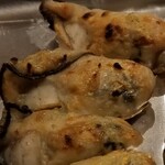 馳走 啐啄一十  - (27)炭火焼き牡蠣(広島県大野産、平野大将プロデュース)
      産卵期は初夏～夏、旬は晩秋～春
      絶妙の火入れ、プリプリで芳ばしい。
      もうこれをそのまま食べたい！( 〃▽〃)