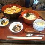 親子丼定食です。