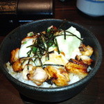 Sumibiyakitori Shige - 焼き鳥丼です。焼き加減が絶妙です。